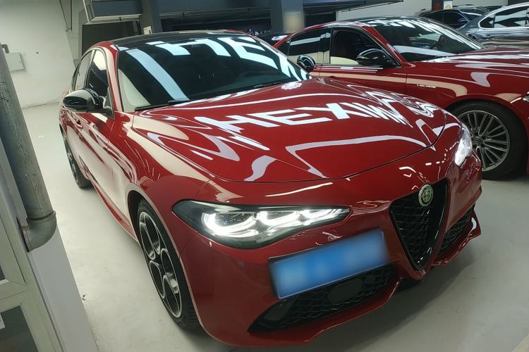 Used Alfa Romeo Giulia 2023 2.0T 280HP Longitudinal Engine Version Front Right 45 Deg