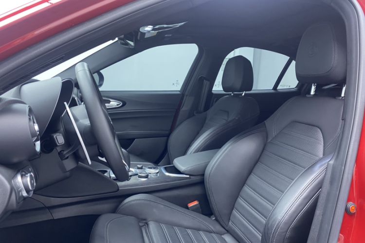 Used Alfa Romeo Giulia 2023 2.0T 280HP Longitudinal Engine Version Interior 2