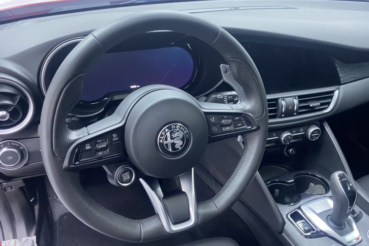 Used Alfa Romeo Giulia 2023 2.0T 280HP Longitudinal Engine Version Interior 3