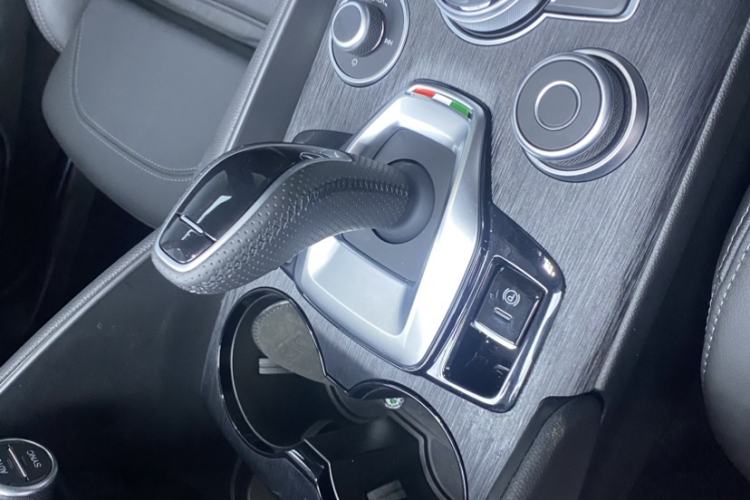 Used Alfa Romeo Giulia 2023 2.0T 280HP Longitudinal Engine Version Interior 4