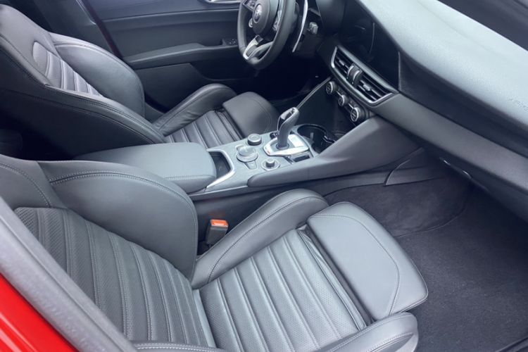 Used Alfa Romeo Giulia 2023 2.0T 280HP Longitudinal Engine Version Interior 6