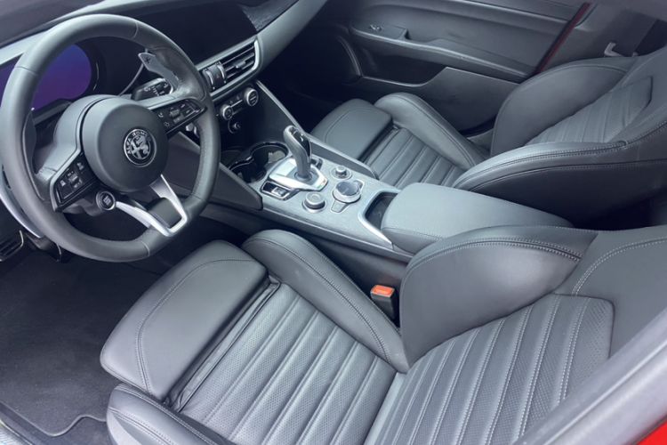Used Alfa Romeo Giulia 2023 2.0T 280HP Longitudinal Engine Version Interior 8