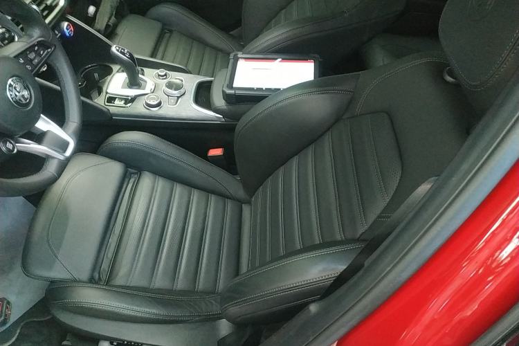Used Alfa Romeo Giulia 2023 2.0T 280HP Longitudinal Engine Version Left Front Seat
