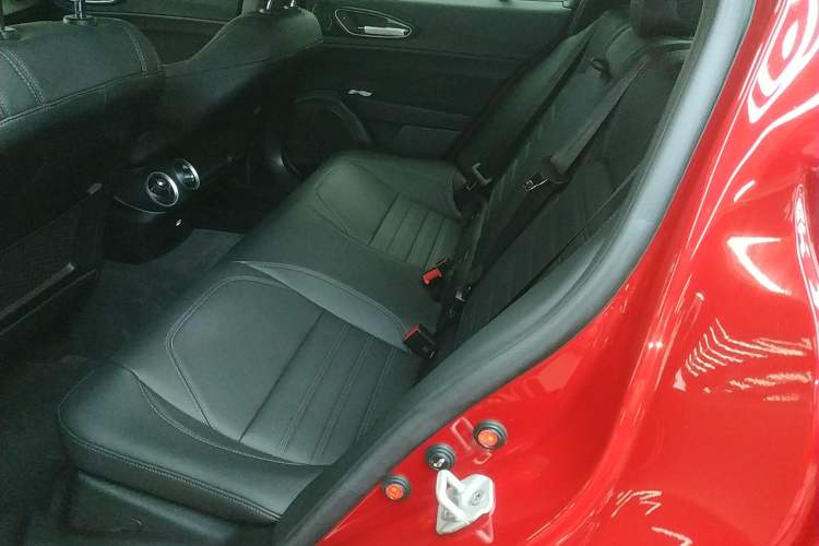 Used Alfa Romeo Giulia 2023 2.0T 280HP Longitudinal Engine Version Left Rear Seat