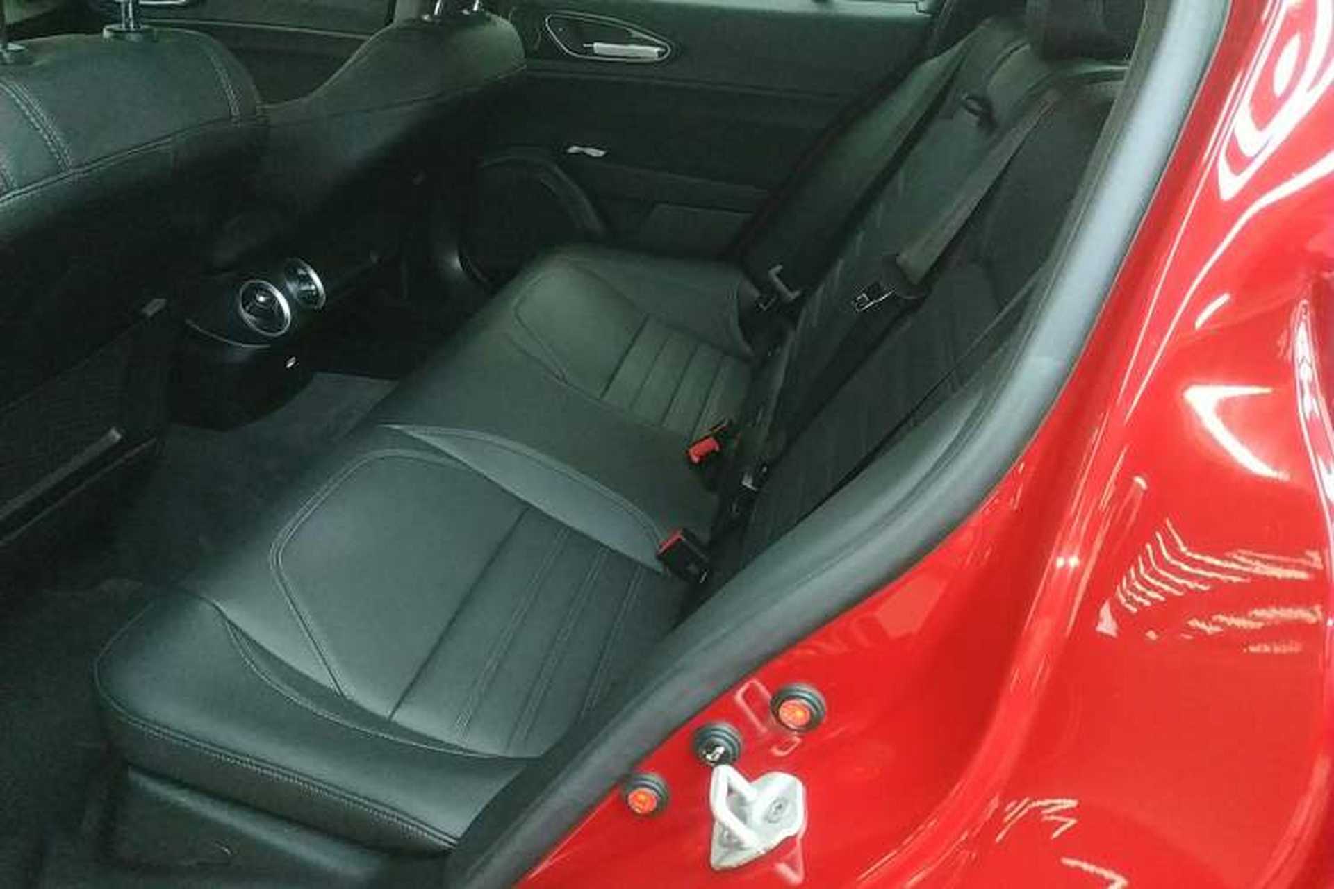 Used Alfa Romeo Giulia 2023 2.0T 280HP Longitudinal Engine Version Left Rear Seat