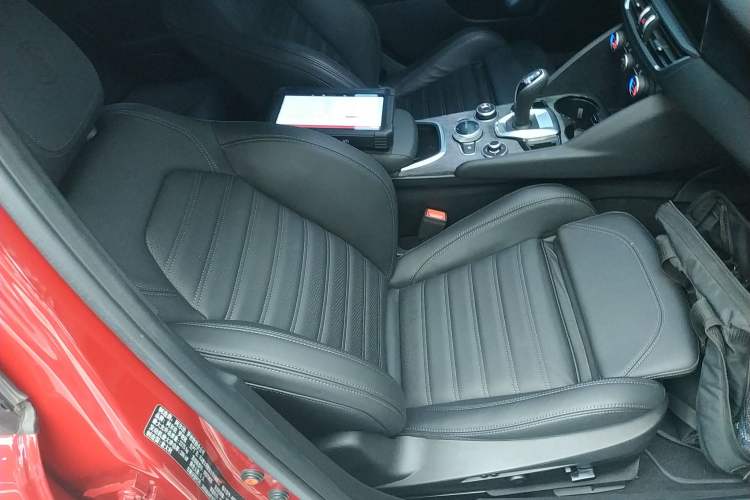 Used Alfa Romeo Giulia 2023 2.0T 280HP Longitudinal Engine Version Right Front Seat