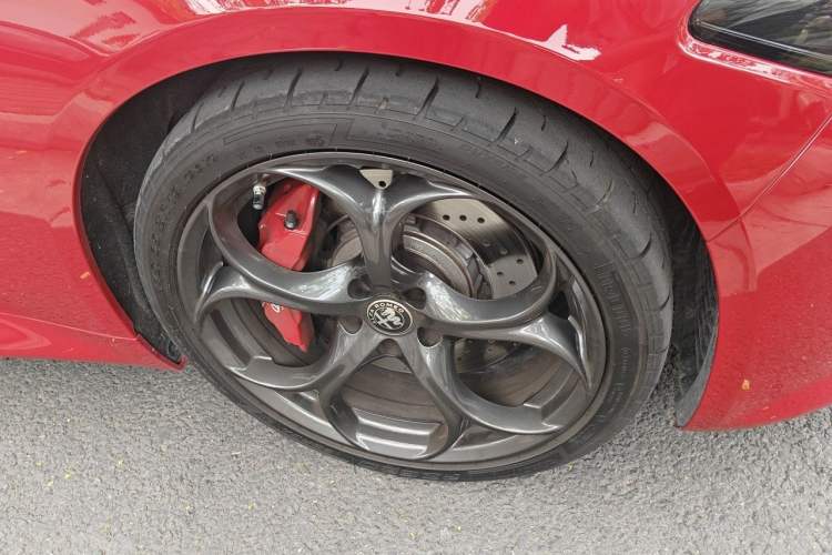 Used Alfa Romeo Giulia 2023 2.9T V6 520HP Four-Leaf Clover Edition Right Front Wheel Hub