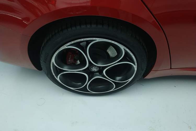 Used Alfa Romeo Giulia 2023 2.0T 280HP Longitudinal Engine Version Right Rear Wheel Hub