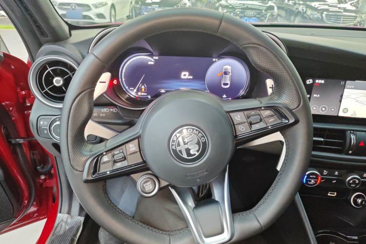 Used Alfa Romeo Giulia 2023 2.0T 280HP Longitudinal Engine Version Steering Wheel