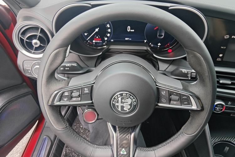 Used Alfa Romeo Giulia 2023 2.9T V6 520HP Four-Leaf Clover Edition Steering Wheel