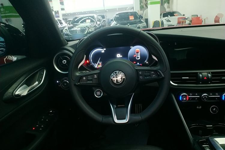 Used Alfa Romeo Giulia 2023 2.0T 280HP Longitudinal Engine Version Steering Wheel