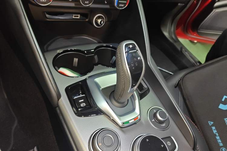 Used Alfa Romeo Giulia 2024 2.0T 280HP Tributo Italiano Legend Tribute Edition Gear Lever