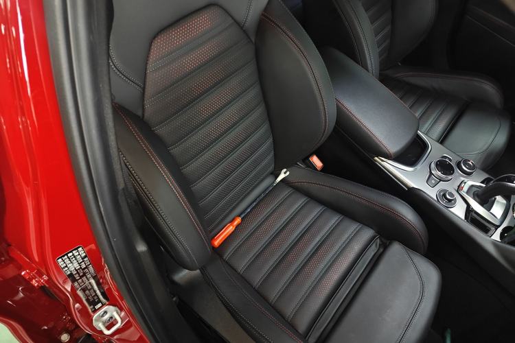 Used Alfa Romeo Giulia 2024 2.0T 280HP Tributo Italiano Legend Tribute Edition Right Front Seat
