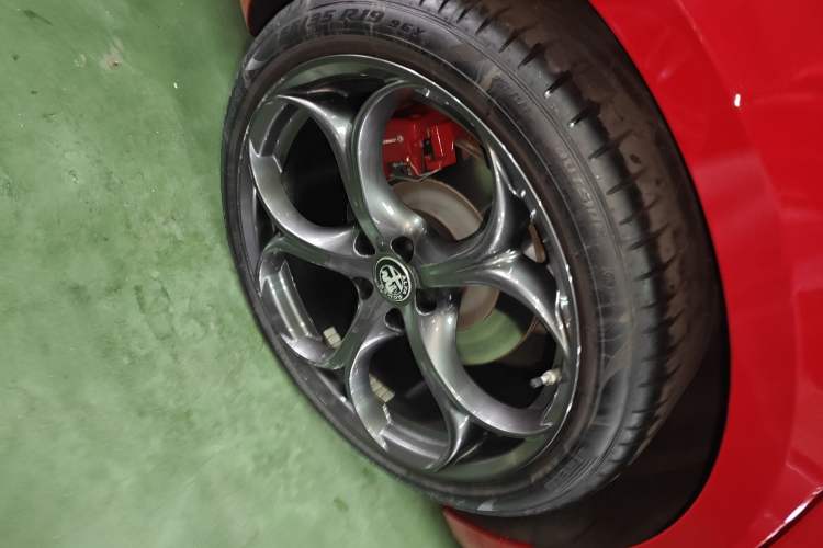 Used Alfa Romeo Giulia 2024 2.0T 280HP Tributo Italiano Legend Tribute Edition Right Rear Wheel Hub
