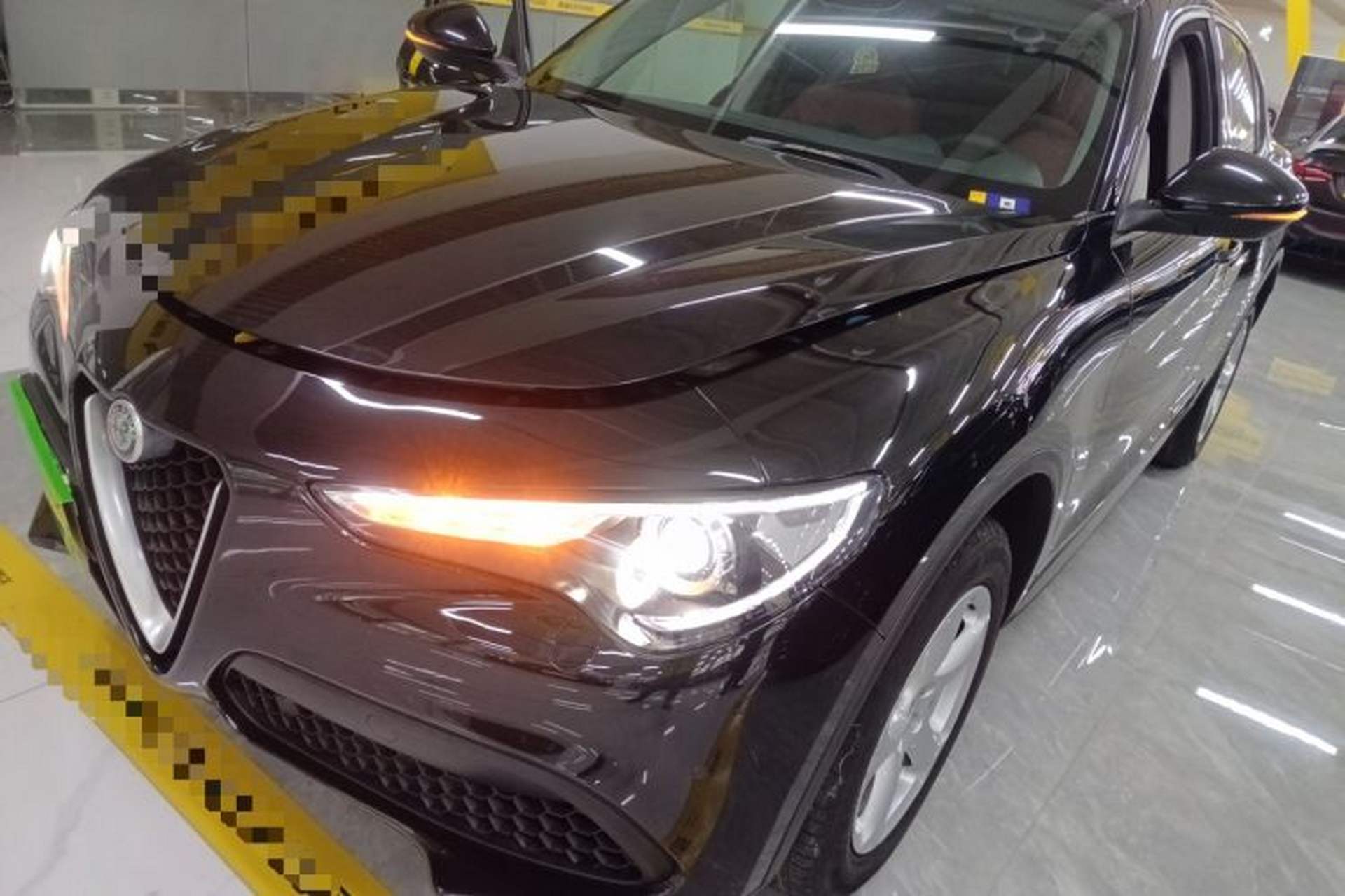 Used Alfa Romeo Stelvio 2017 2.0T 200HP Elite Edition Front Left 45 Deg