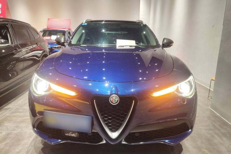 Used Alfa Romeo Stelvio 2017 2.0T 200HP Luxury Edition Exterior 1