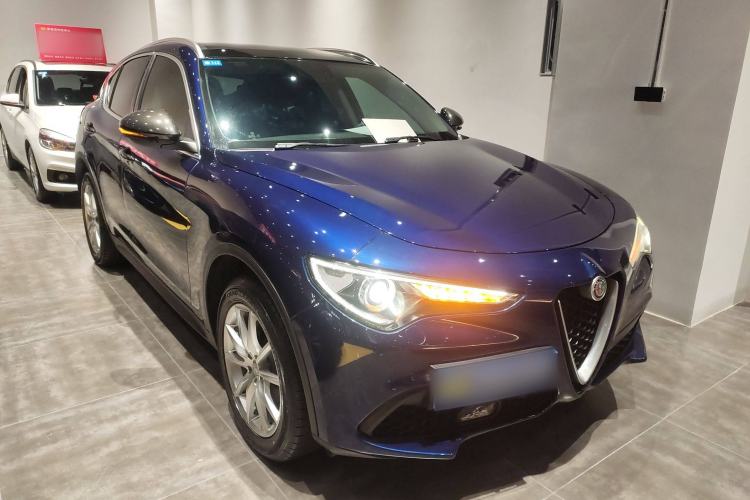 Used Alfa Romeo Stelvio 2017 2.0T 200HP Luxury Edition Exterior 2