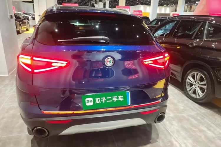 Used Alfa Romeo Stelvio 2017 2.0T 200HP Luxury Edition Exterior 4