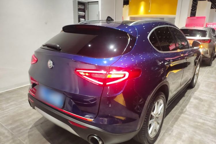 Used Alfa Romeo Stelvio 2017 2.0T 200HP Luxury Edition Exterior 5