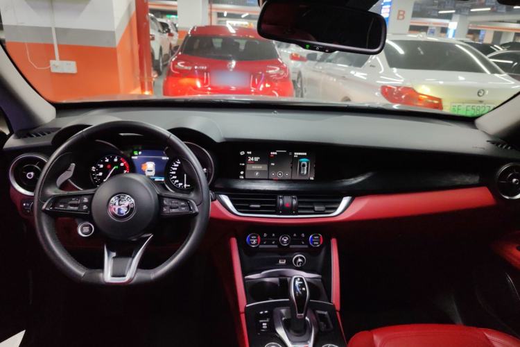 Used Alfa Romeo Stelvio 2021 2.0T 280HP Luxury Edition Center Console