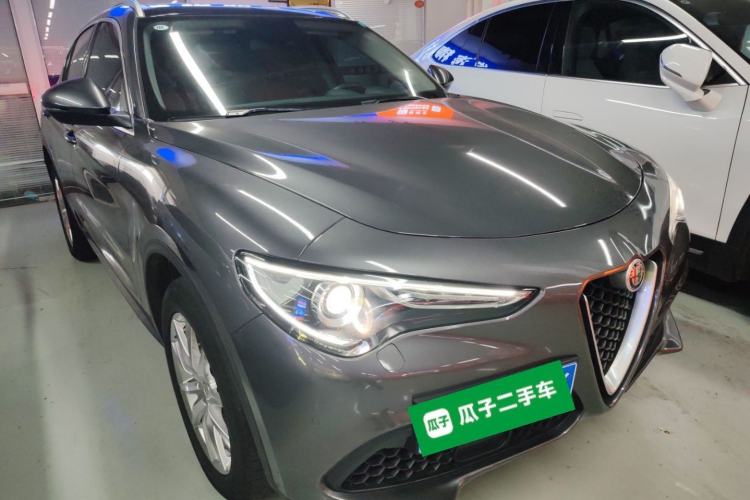 Used Alfa Romeo Stelvio 2021 2.0T 280HP Luxury Edition Front Right 45 Deg
