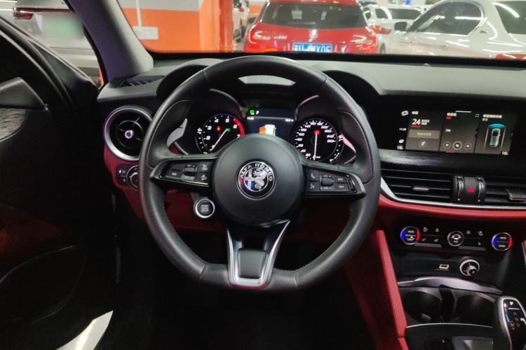 Used Alfa Romeo Stelvio 2021 2.0T 280HP Luxury Edition Steering Wheel