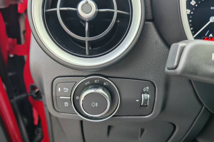 Used Alfa Romeo Stelvio 2023 2.0T 280HP Sprint Zongqing Version Interior 10