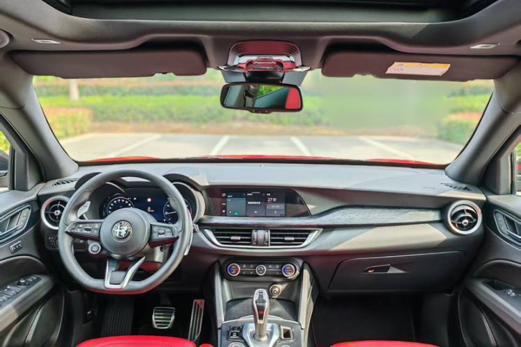 Used Alfa Romeo Stelvio 2023 2.0T 280HP Sprint Zongqing Version Interior 5