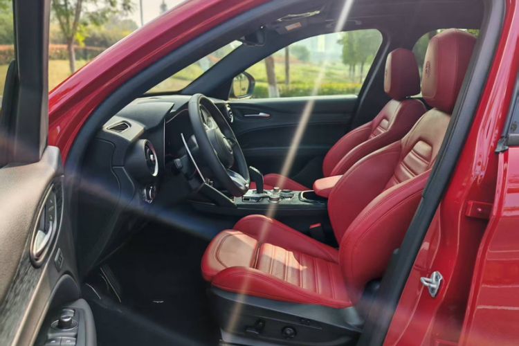 Used Alfa Romeo Stelvio 2023 2.0T 280HP Sprint Zongqing Version Left Front Seat