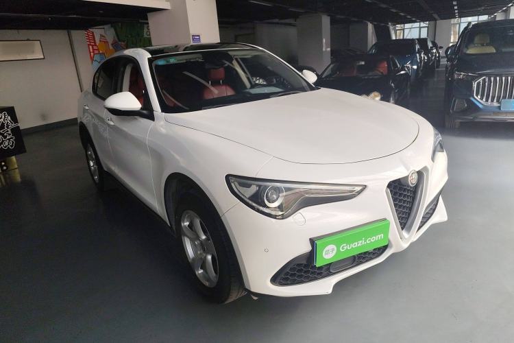 Used Alfa Romeo Stelvio 2017 2.0T 200HP Elite Edition Exterior 2