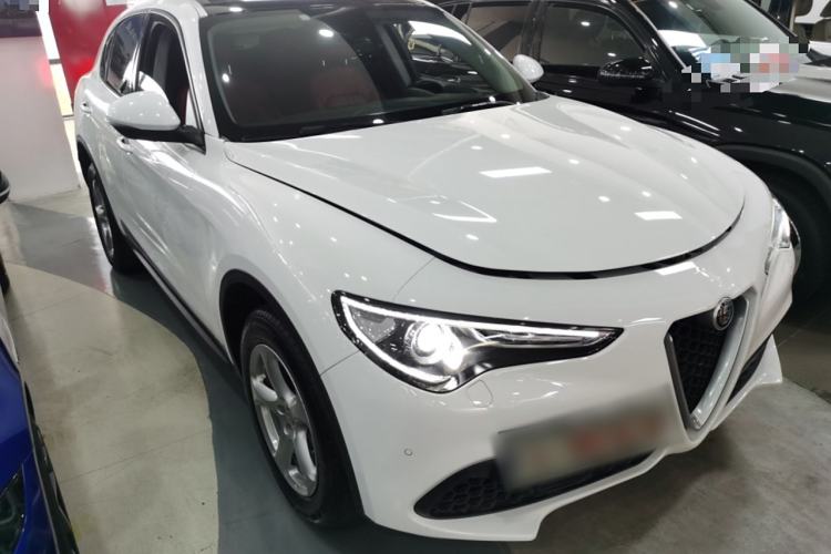 Used Alfa Romeo Stelvio 2017 2.0T 200HP Elite Edition Exterior 2