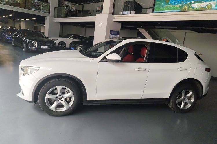 Used Alfa Romeo Stelvio 2017 2.0T 200HP Elite Edition Exterior 3