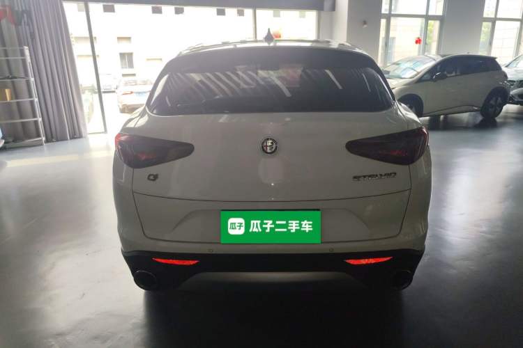 Used Alfa Romeo Stelvio 2017 2.0T 200HP Elite Edition Exterior 4