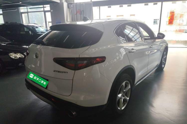 Used Alfa Romeo Stelvio 2017 2.0T 200HP Elite Edition Exterior 5