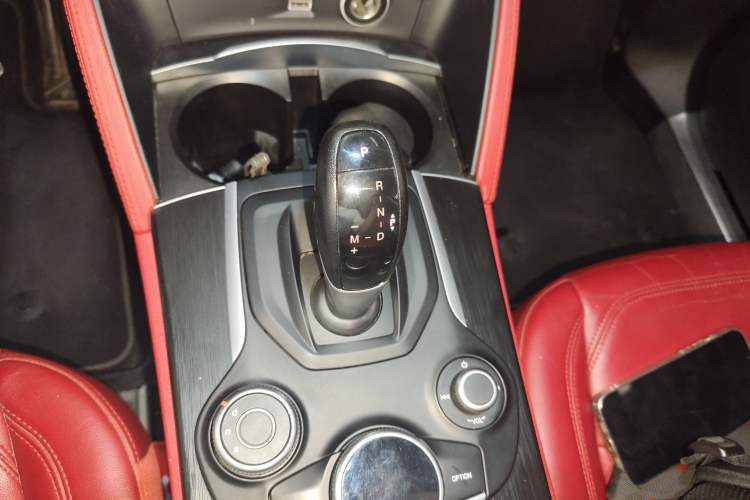 Used Alfa Romeo Stelvio 2017 2.0T 200HP Elite Edition Gear Lever