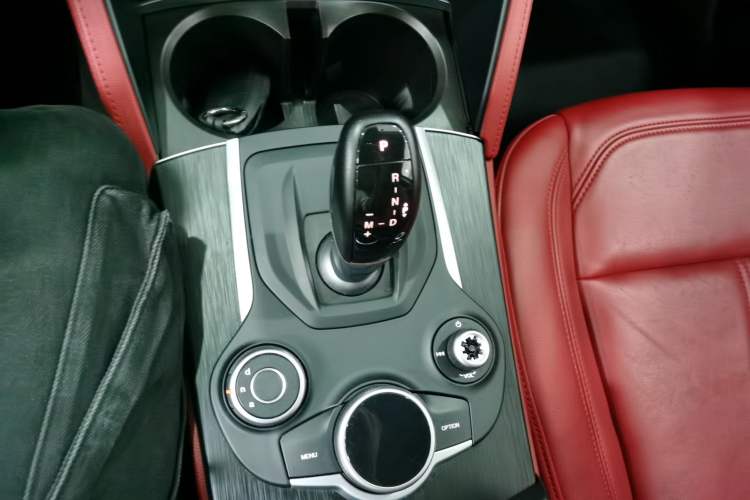 Used Alfa Romeo Stelvio 2017 2.0T 200HP Elite Edition Gear Lever