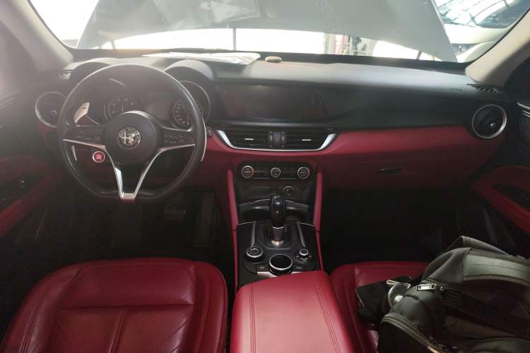 Used Alfa Romeo Stelvio 2017 2.0T 200HP Elite Edition Interior 2