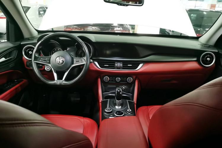 Used Alfa Romeo Stelvio 2017 2.0T 200HP Elite Edition Interior 2