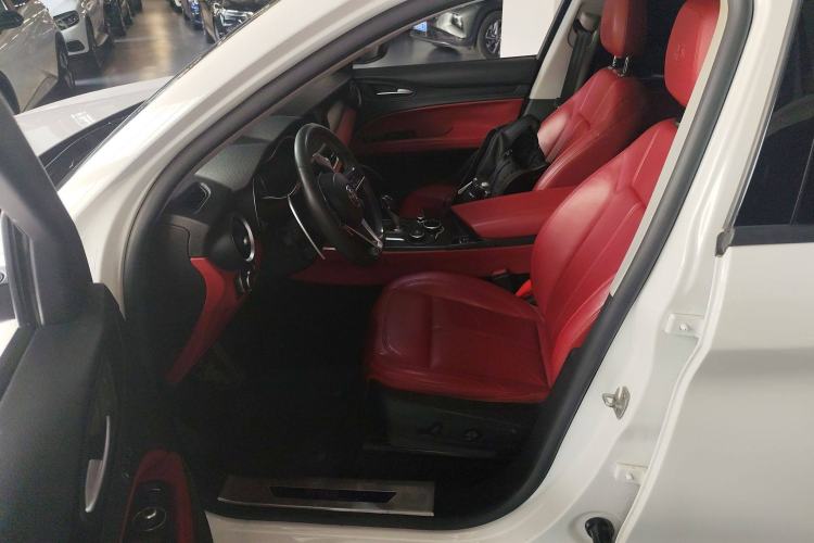 Used Alfa Romeo Stelvio 2017 2.0T 200HP Elite Edition Interior 3
