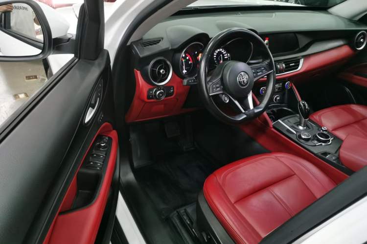 Used Alfa Romeo Stelvio 2017 2.0T 200HP Elite Edition Interior 3