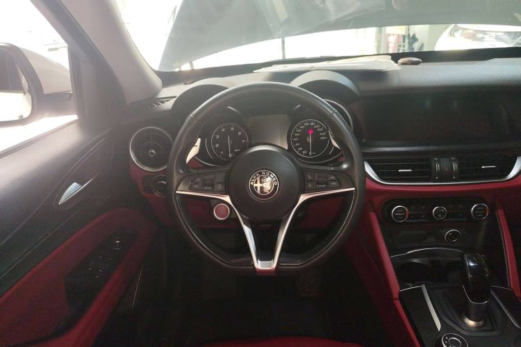 Used Alfa Romeo Stelvio 2017 2.0T 200HP Elite Edition Steering Wheel