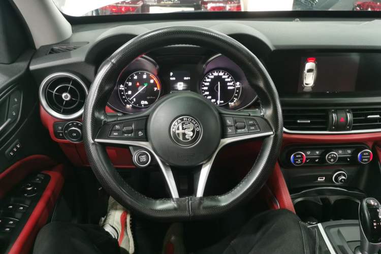 Used Alfa Romeo Stelvio 2017 2.0T 200HP Elite Edition Steering Wheel