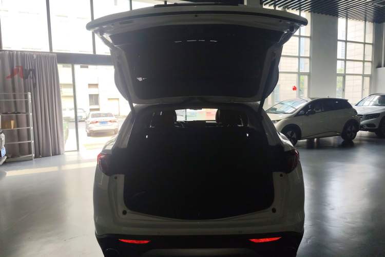 Used Alfa Romeo Stelvio 2017 2.0T 200HP Elite Edition Trunk