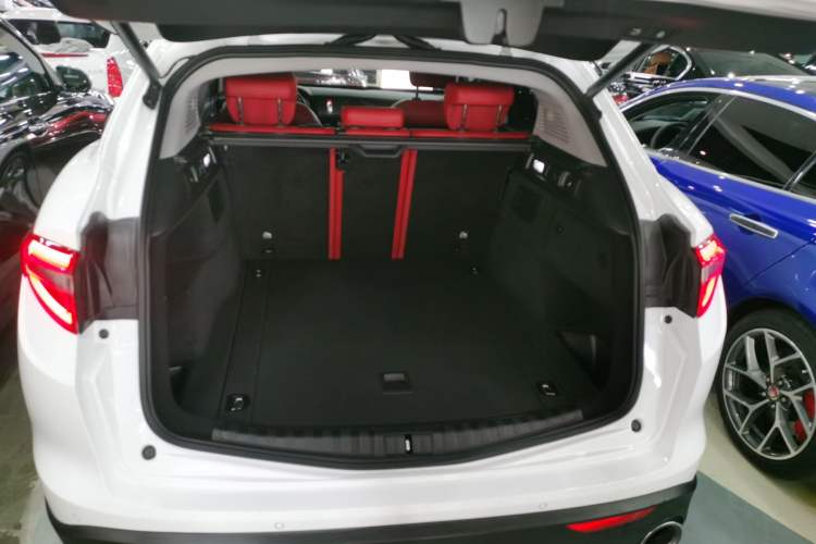 Used Alfa Romeo Stelvio 2017 2.0T 200HP Elite Edition Trunk