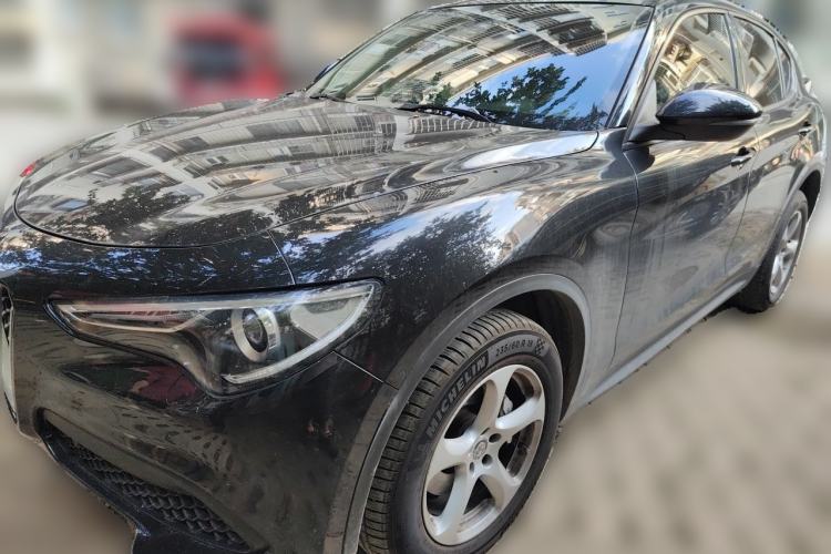 Alfa Romeo Stelvio 2017
