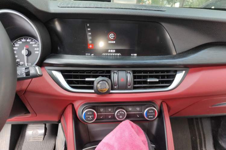 Used Alfa Romeo Stelvio 2017 2.0T 200HP Elite Edition Audio And AC Panel