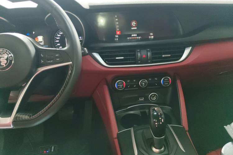 Used Alfa Romeo Stelvio 2017 2.0T 200HP Elite Edition Audio And AC Panel