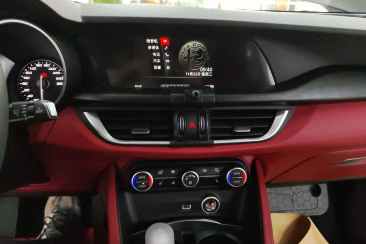 Used Alfa Romeo Stelvio 2017 2.0T 200HP Elite Edition Audio And AC Panel