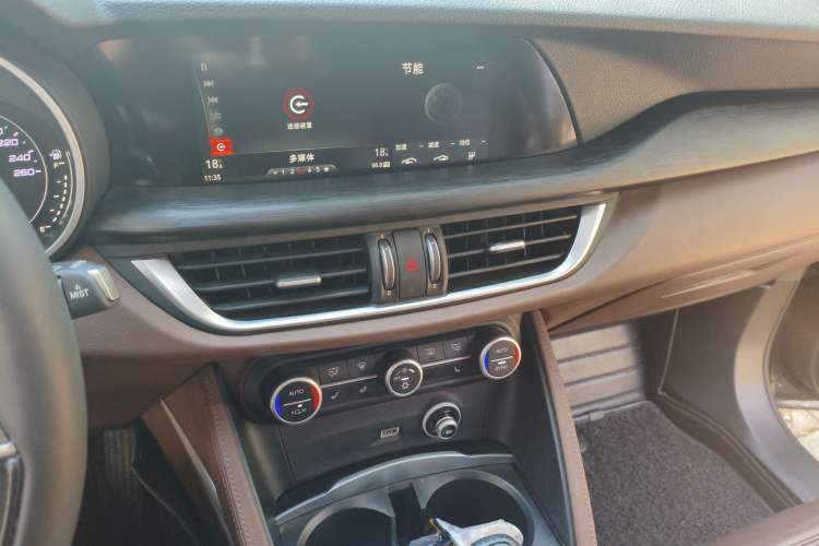 Used Alfa Romeo Stelvio 2017 2.0T 200HP Luxury Edition Audio And AC Panel