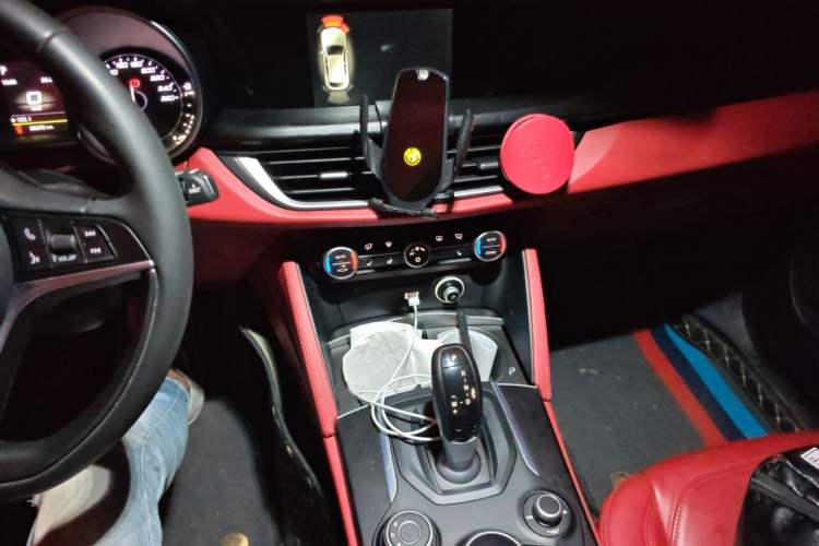 Used Alfa Romeo Stelvio 2017 2.0T 200HP Elite Edition Audio And AC Panel